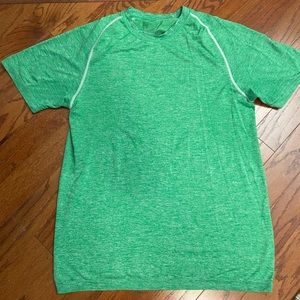 Men’s Lululemon short sleeve t shirt